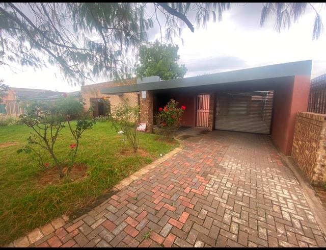 5 BEDROOM HOUSE FOR SALE IN EASTDENE